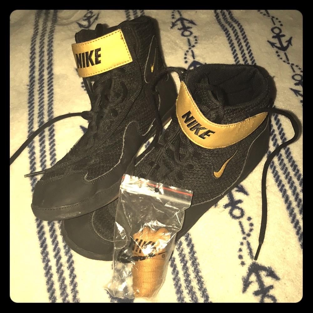 Wrestling shoes